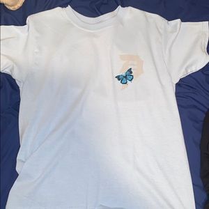 baby blue primitive t- shirt size medium in boys